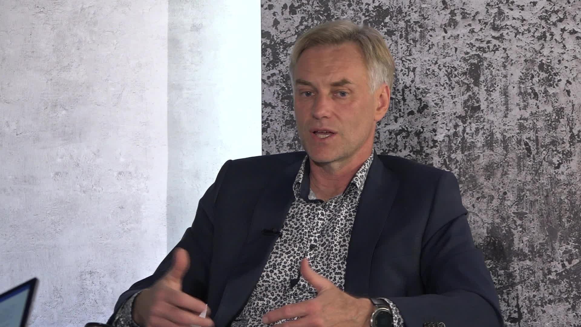 Kivičs. Tieši un atklāti