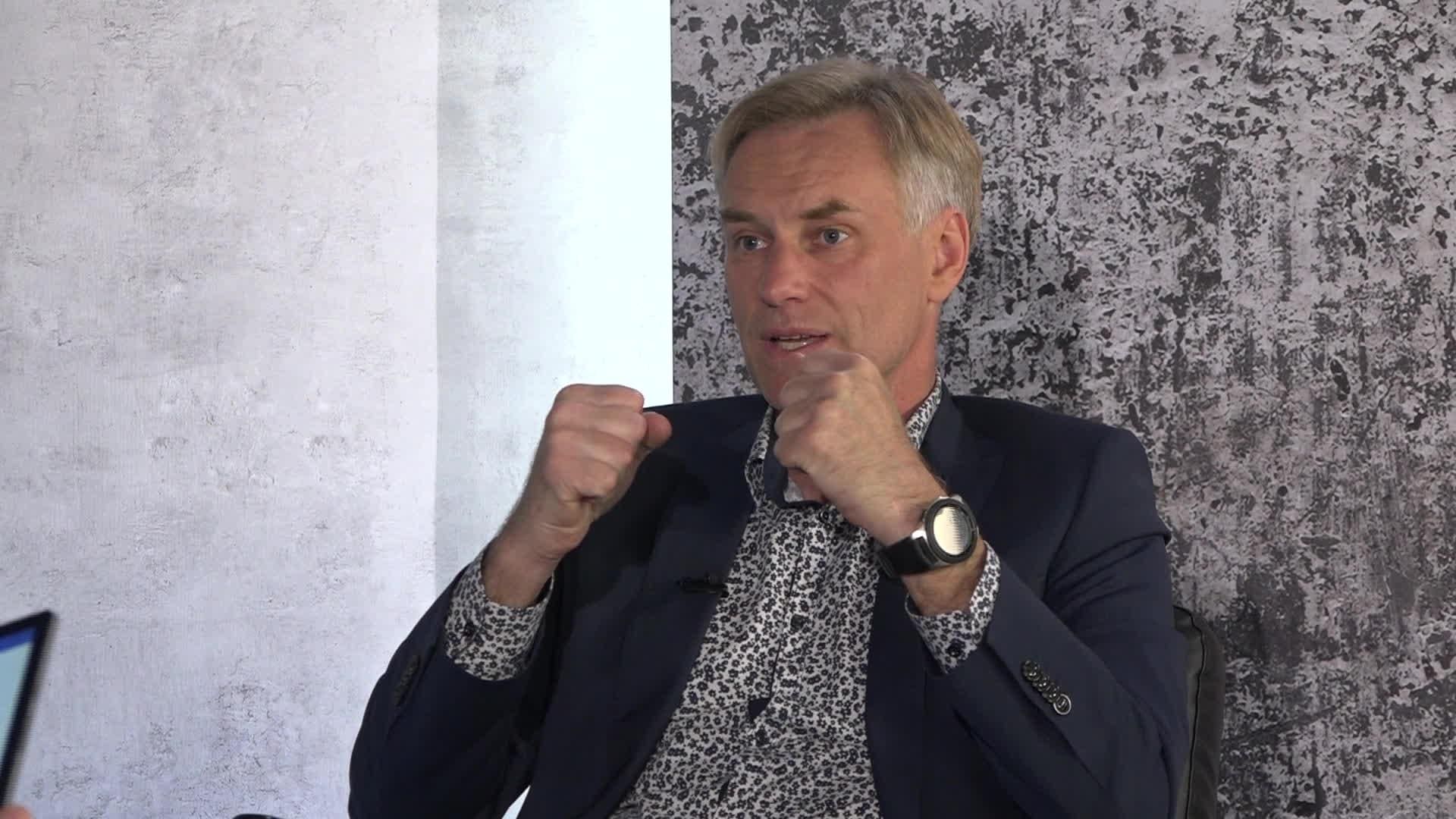 Kivičs. Tieši un atklāti