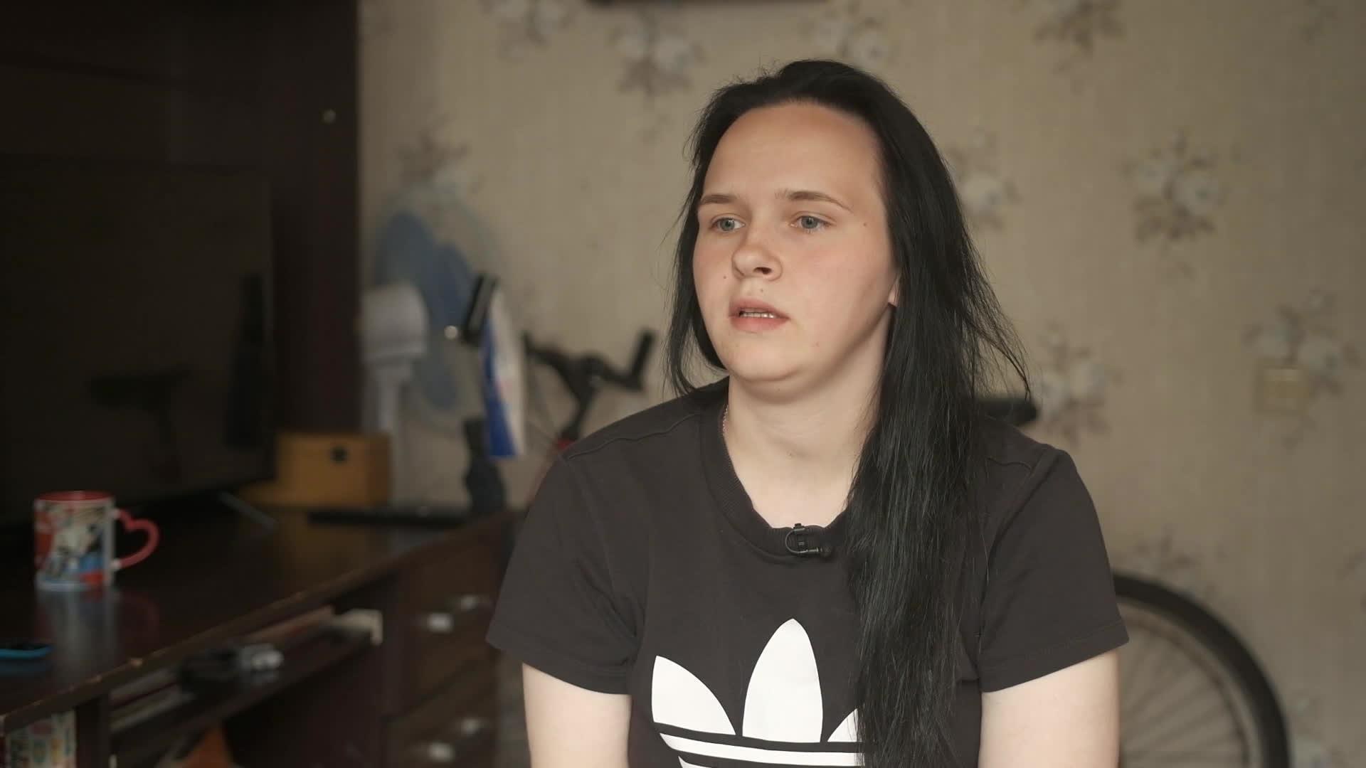 Caur ērkšķiem uz...