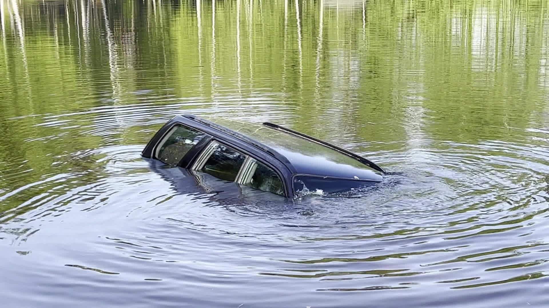 Caur ērkšķiem uz...