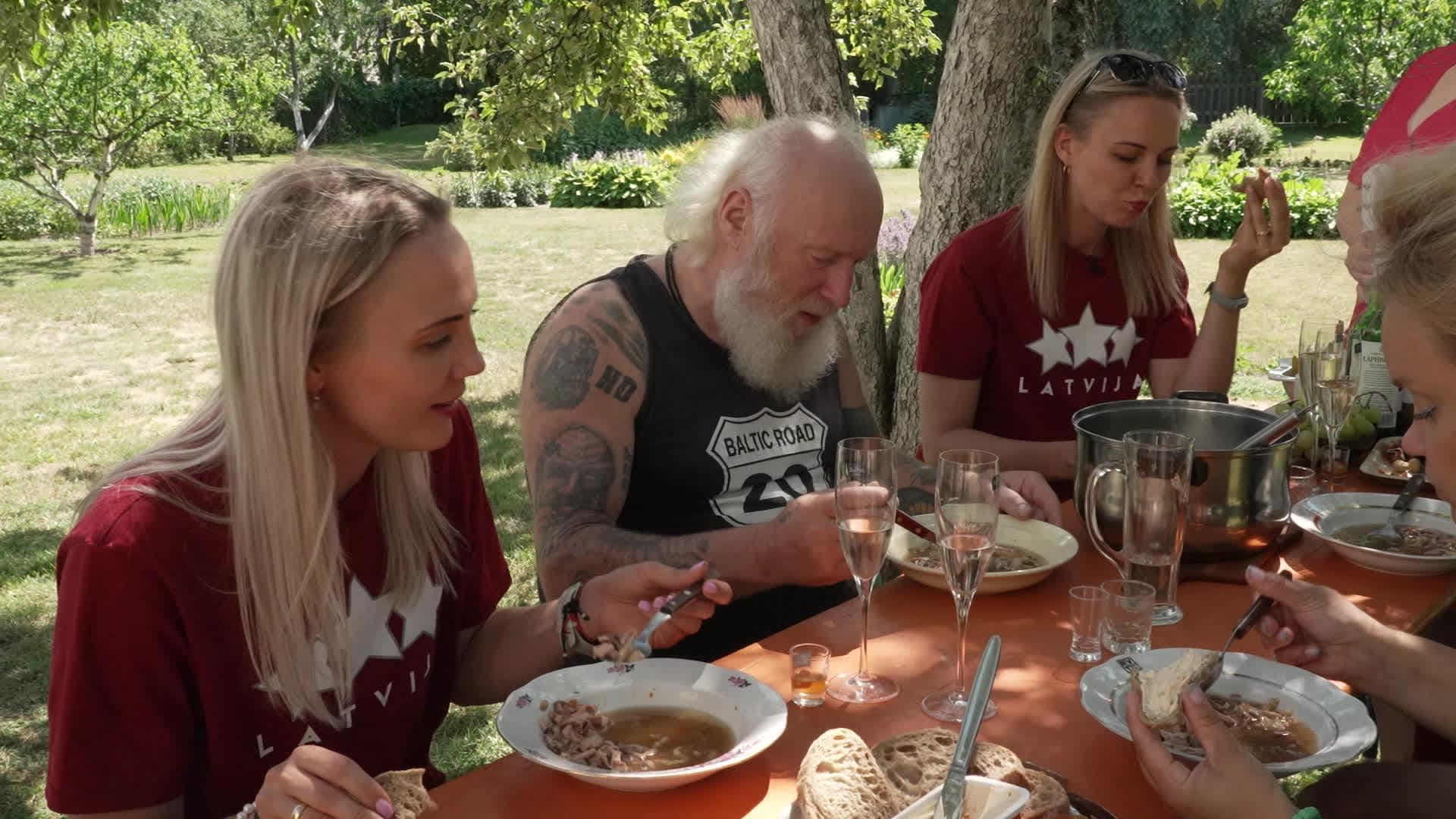 Vakariņš ar savējiem