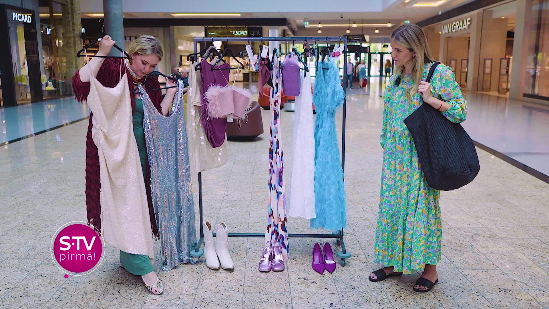 30 dienas svārkos un kleitās