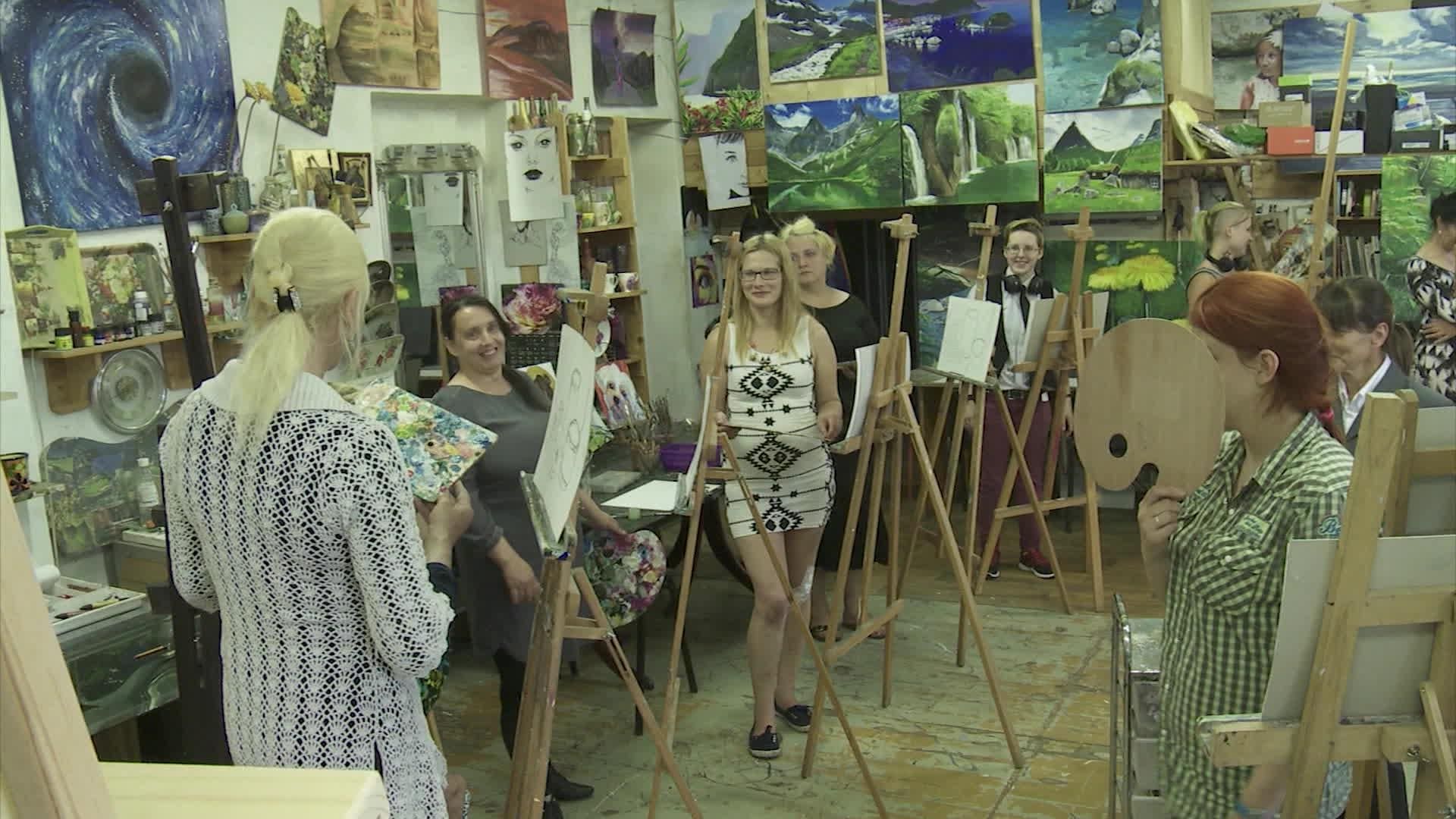 Caur ērkšķiem uz...