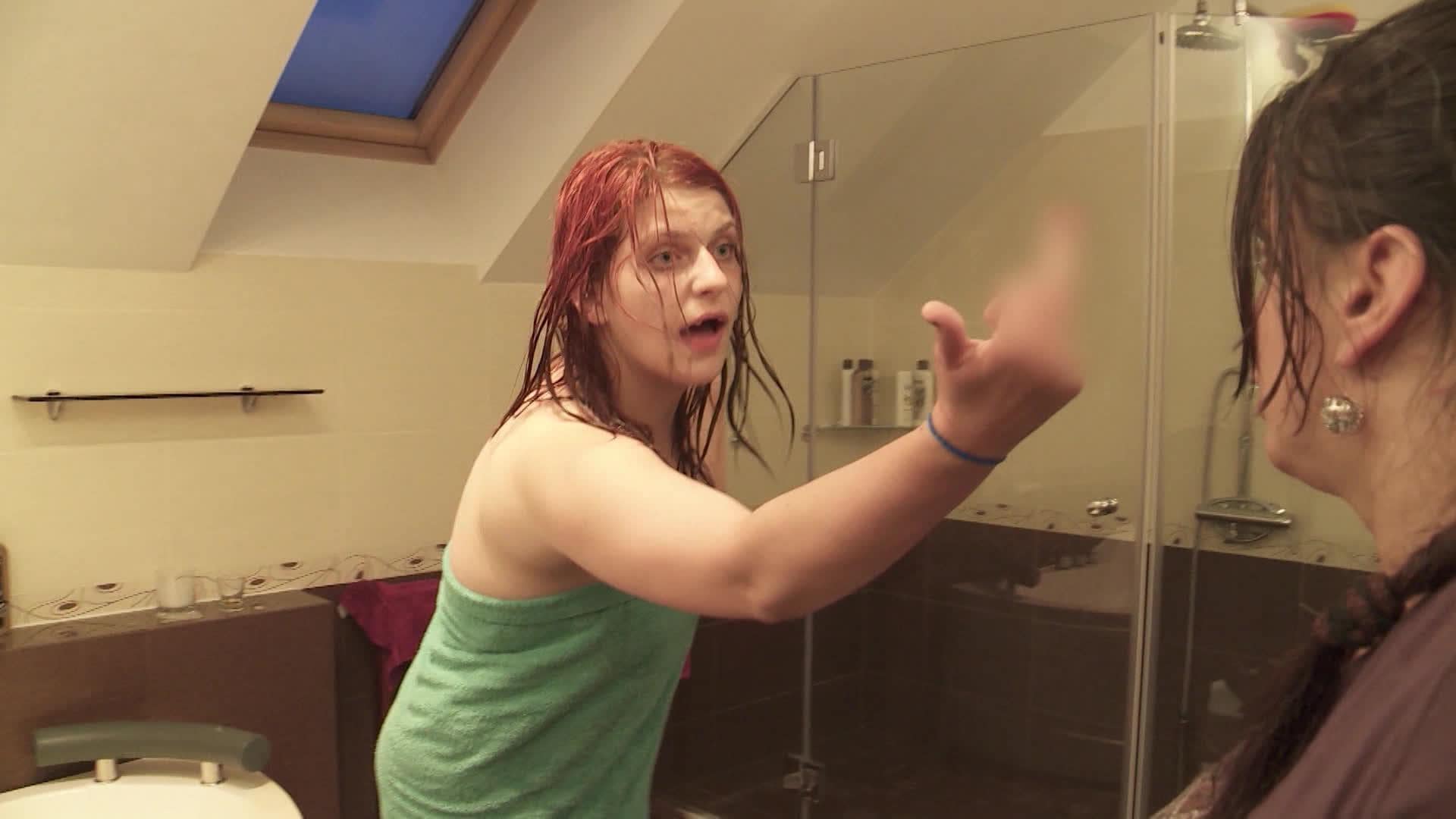 Caur ērkšķiem uz...