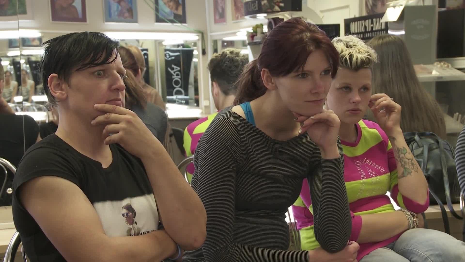 Caur ērkšķiem uz...