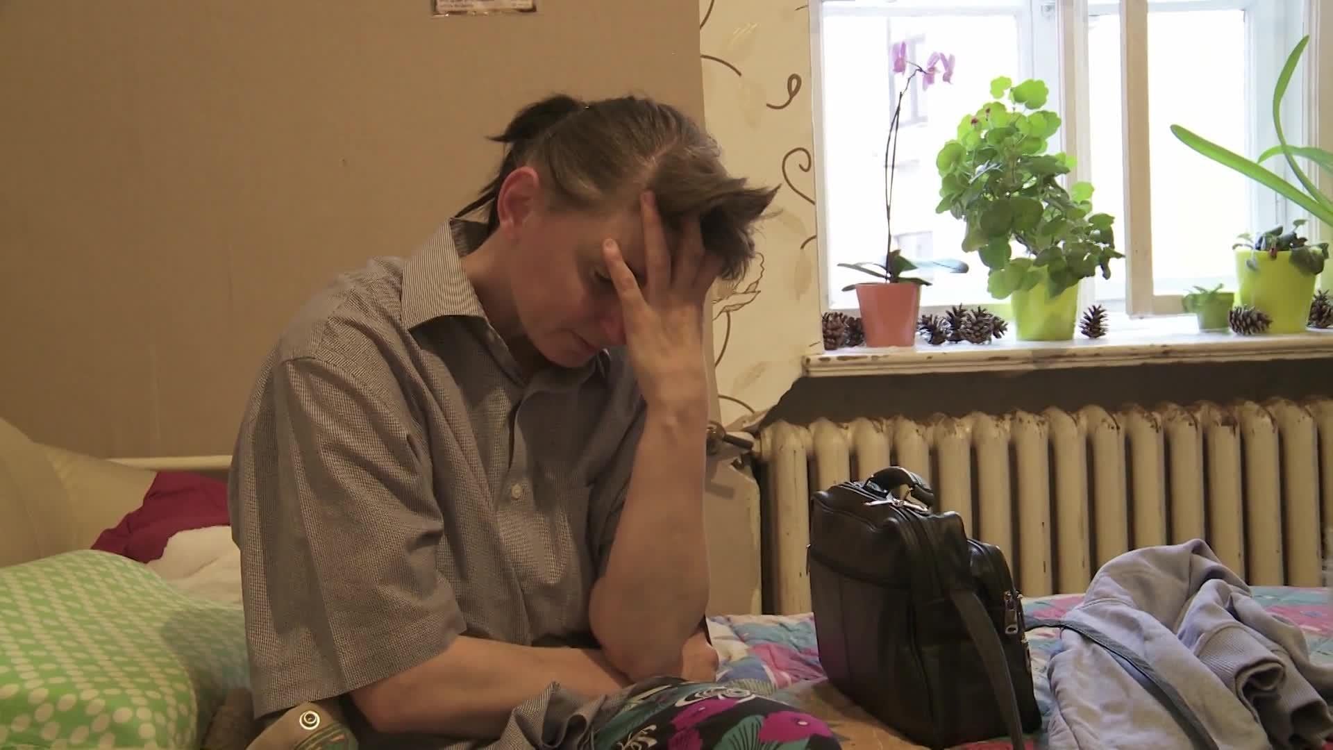 Caur ērkšķiem uz...