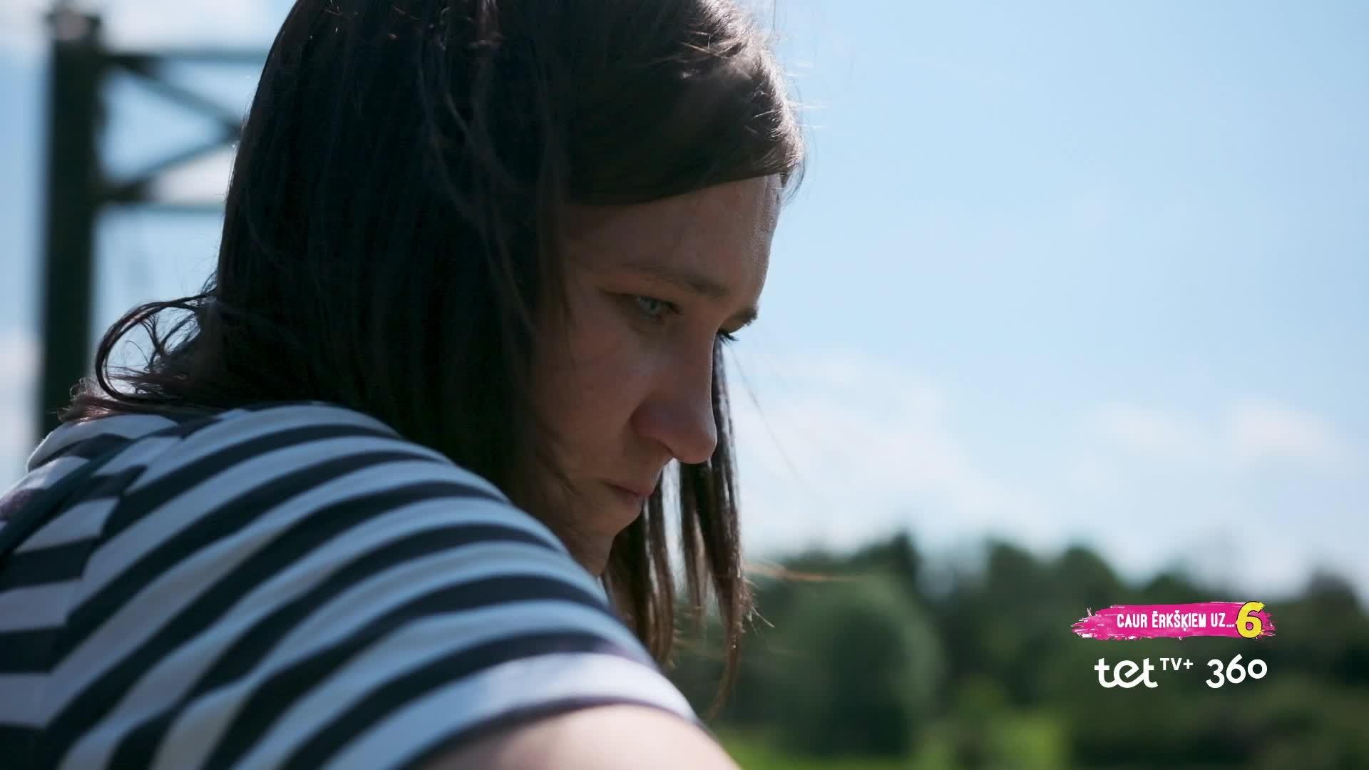 Caur ērkšķiem uz...