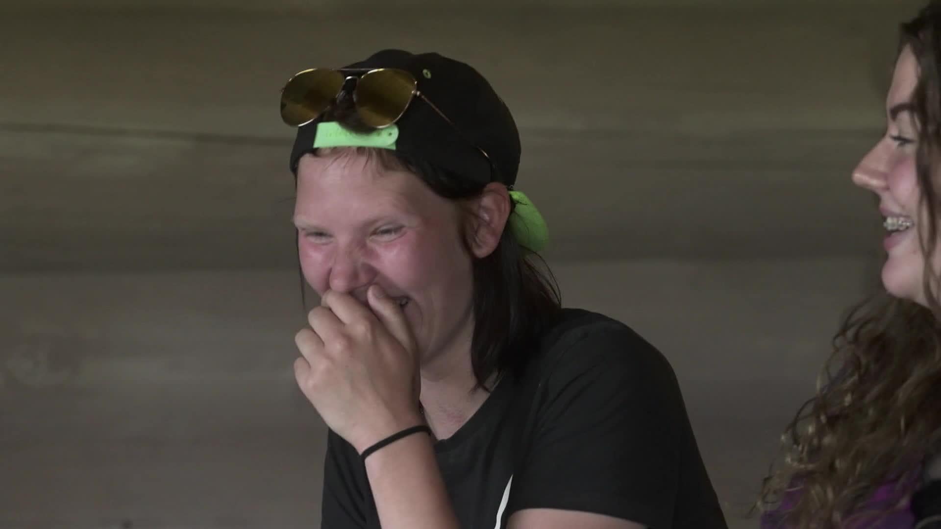 Caur ērkšķiem uz...