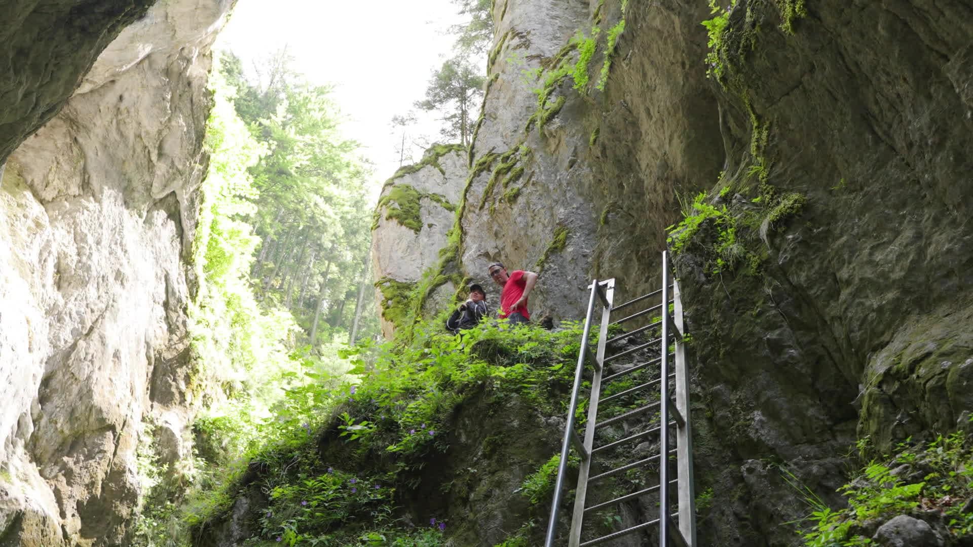 Tūrists ceļotāja gūstā
