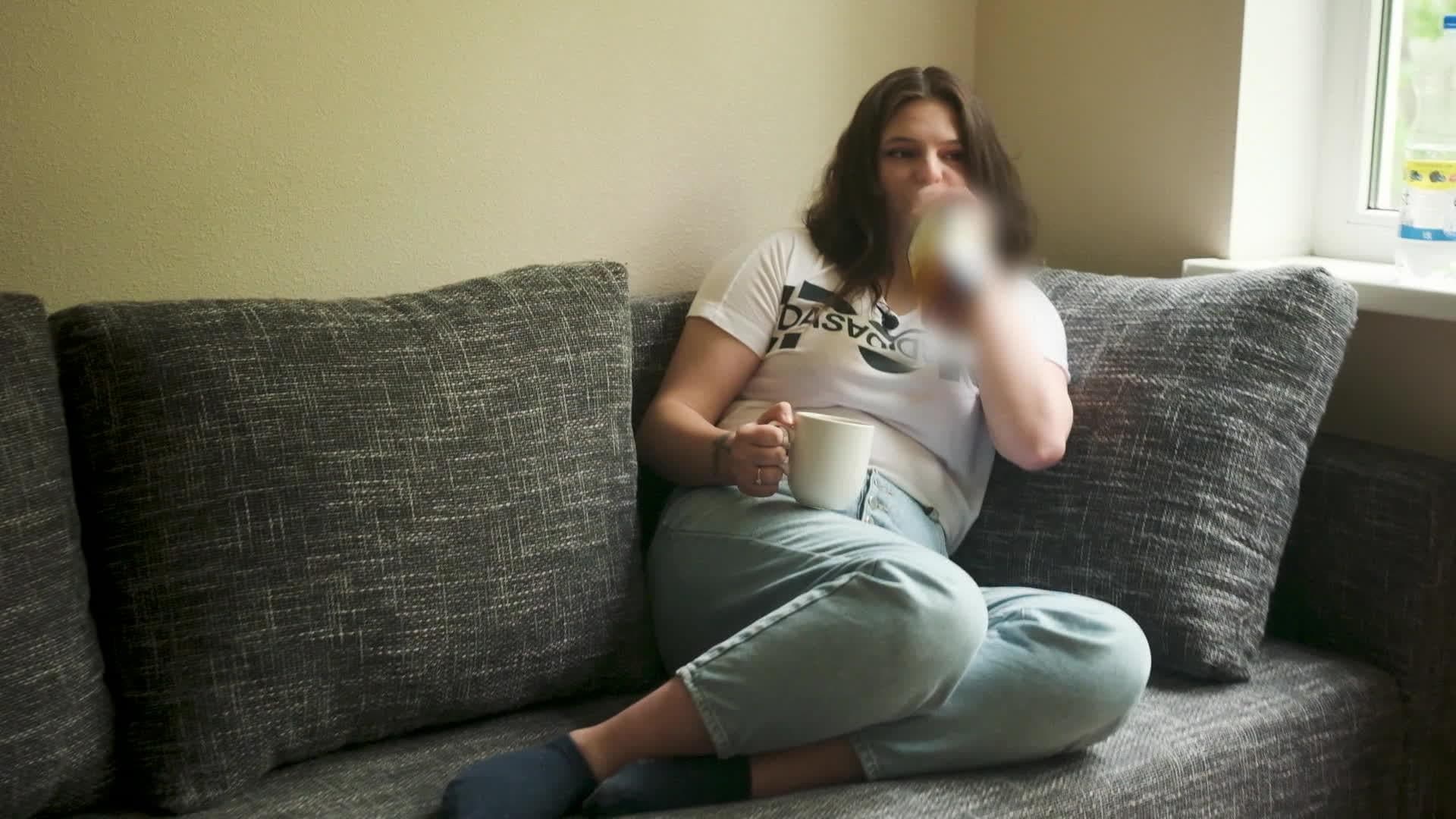 Caur ērkšķiem uz...