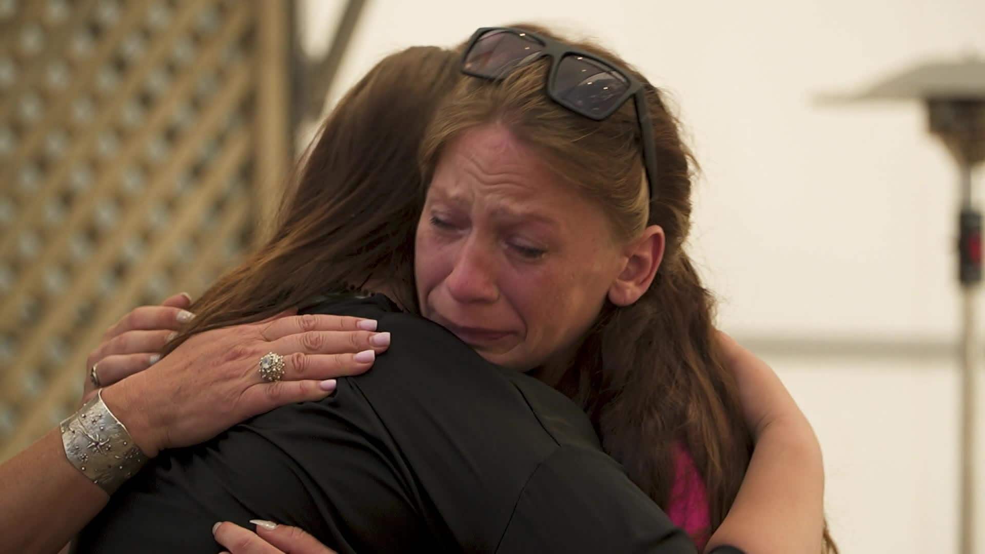 Caur ērkšķiem uz...