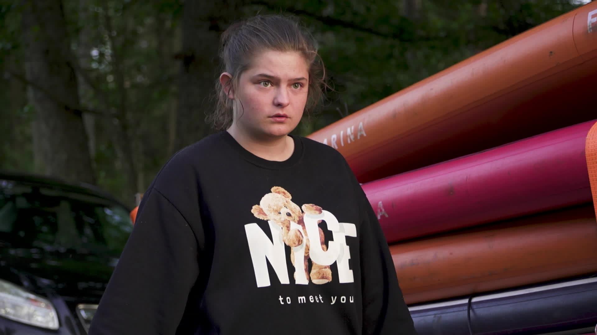 Caur ērkšķiem uz...