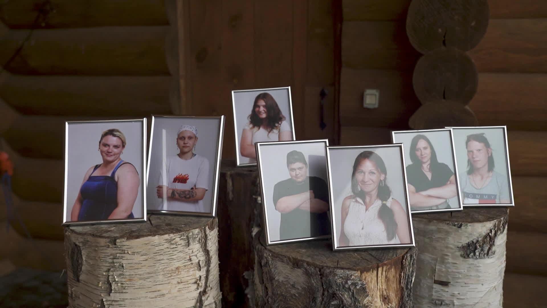 Caur ērkšķiem uz...