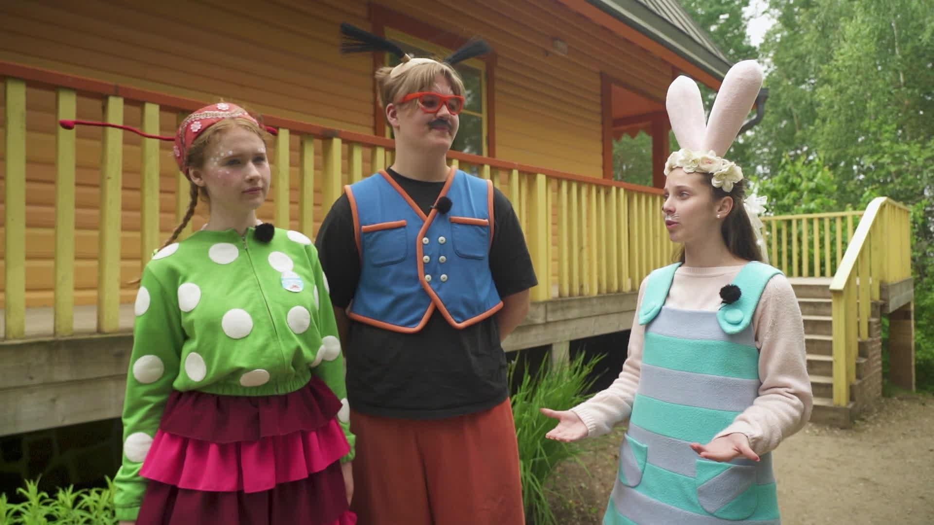 Caur ērkšķiem uz...