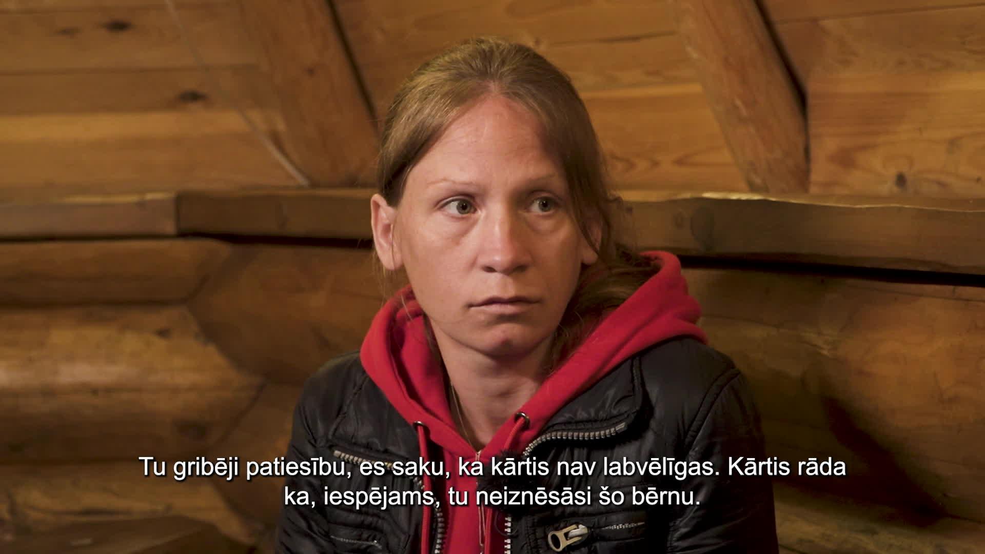 Caur ērkšķiem uz...