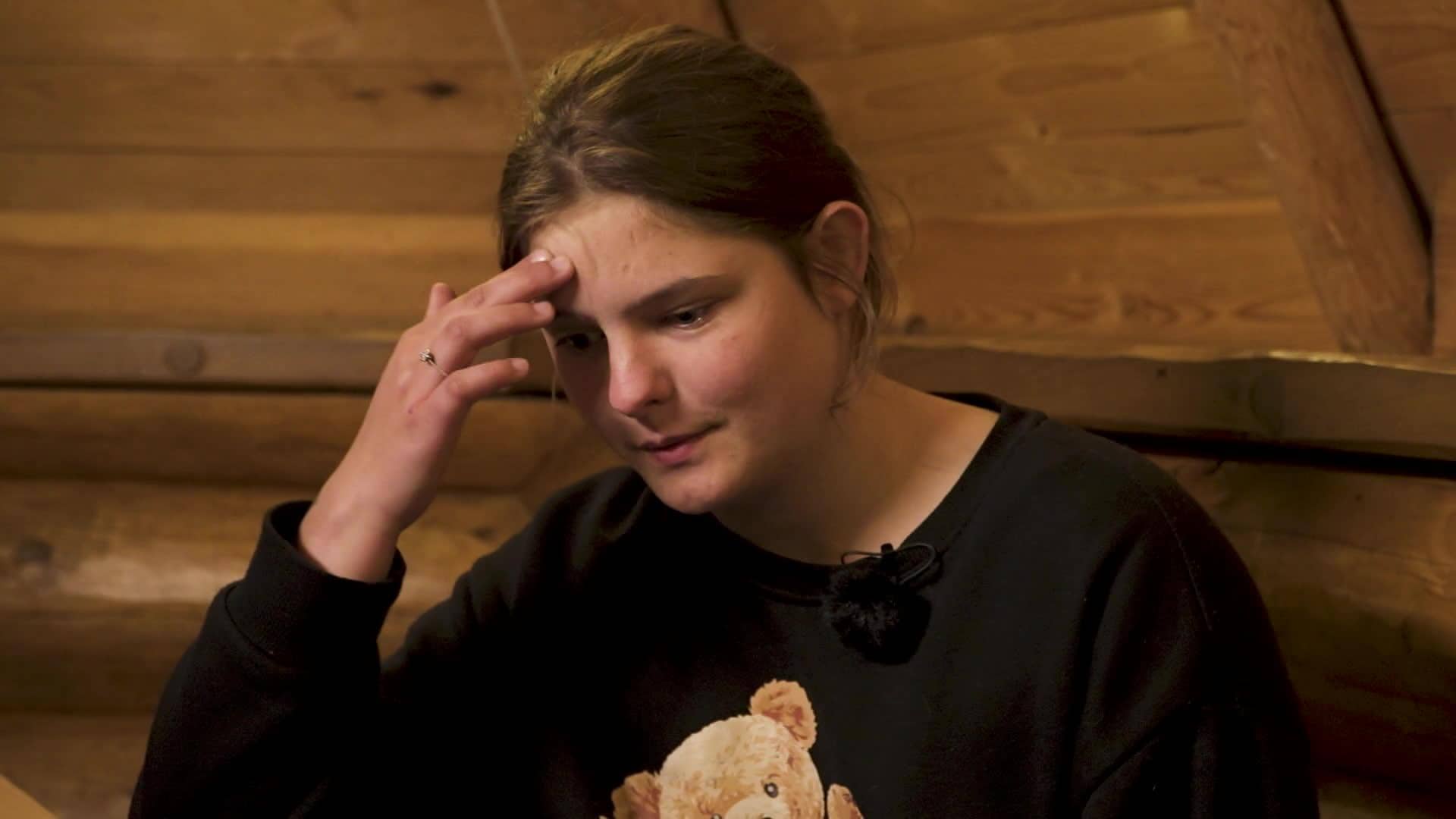 Caur ērkšķiem uz...