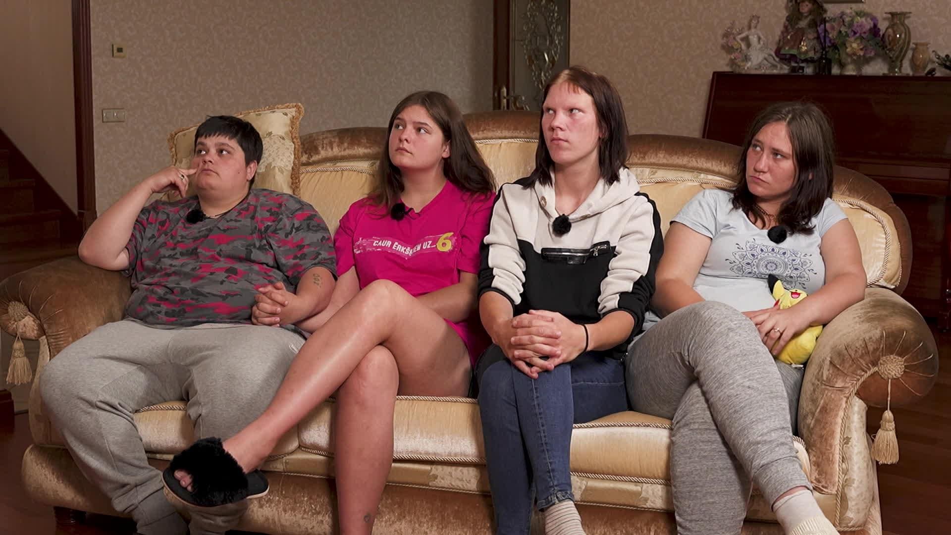 Caur ērkšķiem uz...