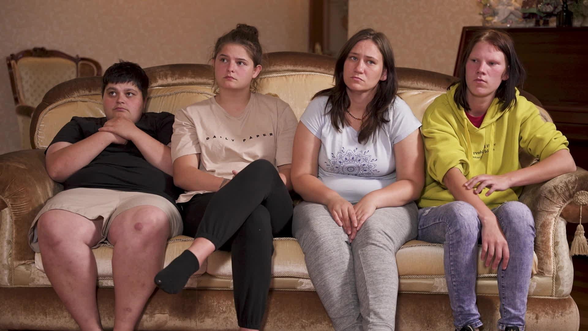 Caur ērkšķiem uz...