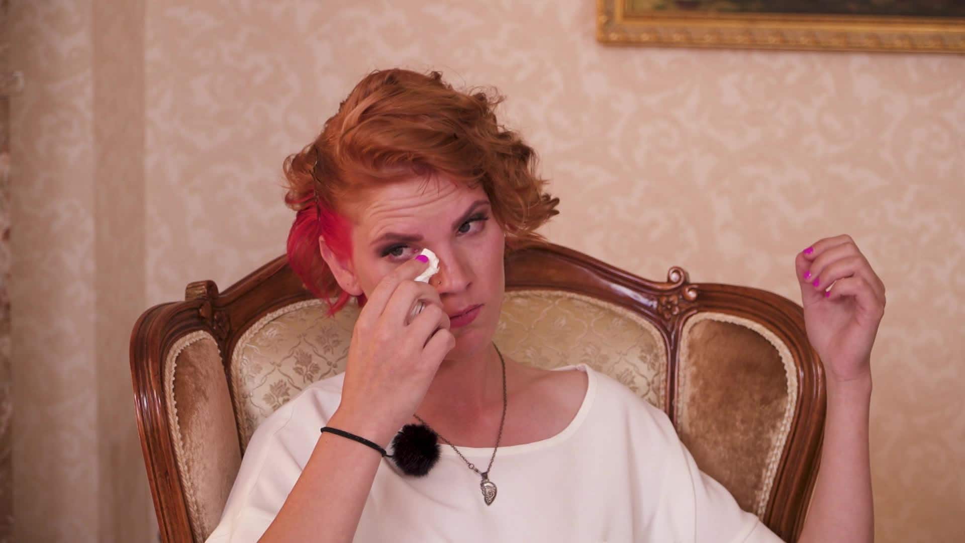 Caur ērkšķiem uz...