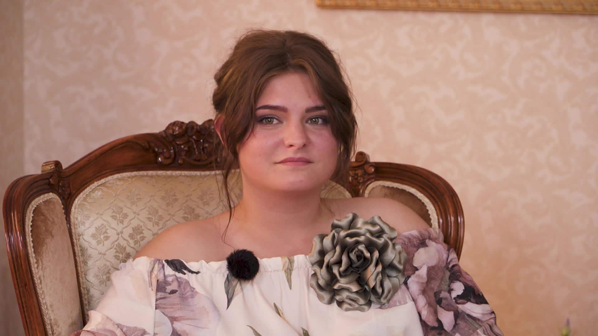 Caur ērkšķiem uz...