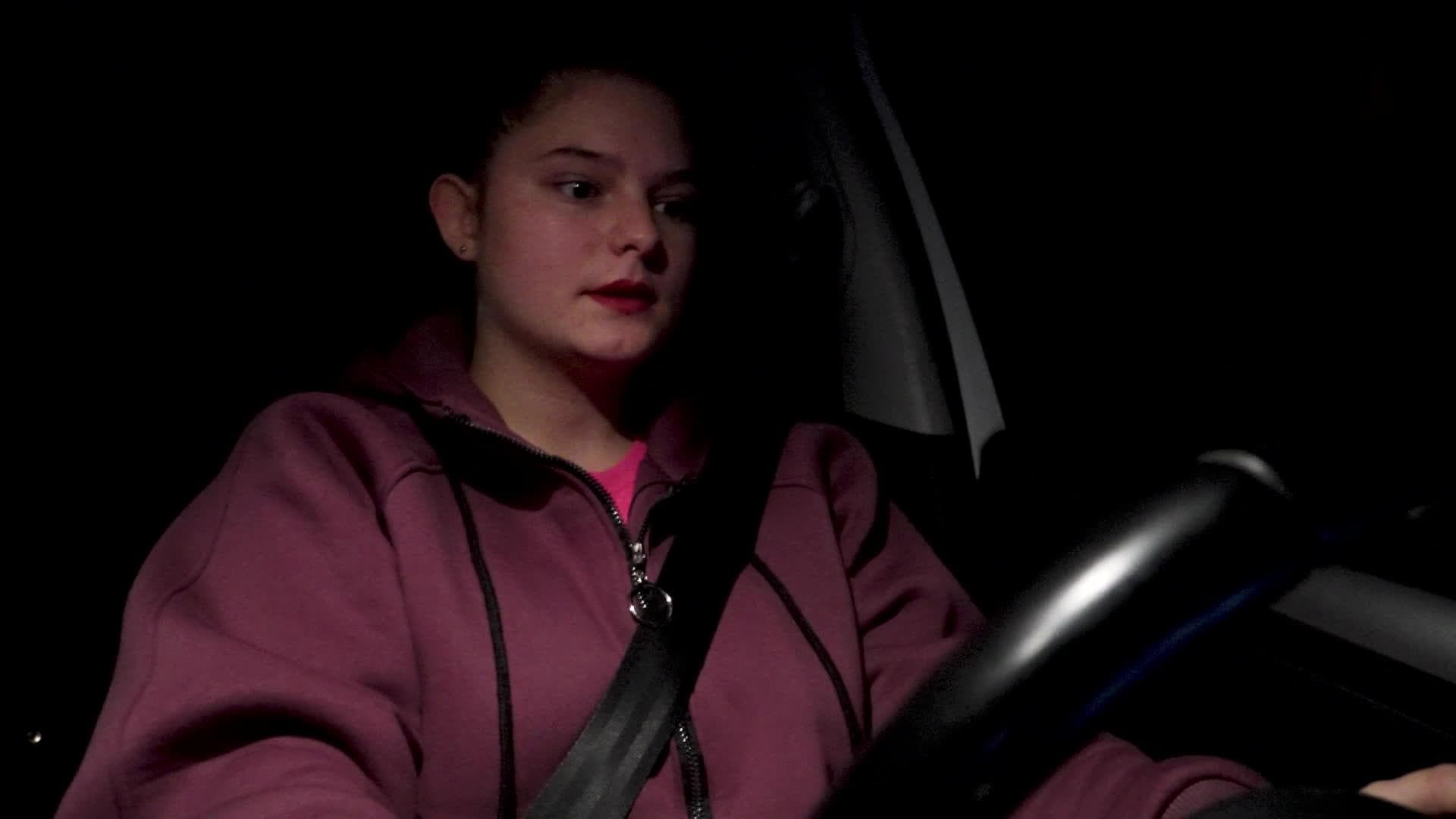 Caur ērkšķiem uz...