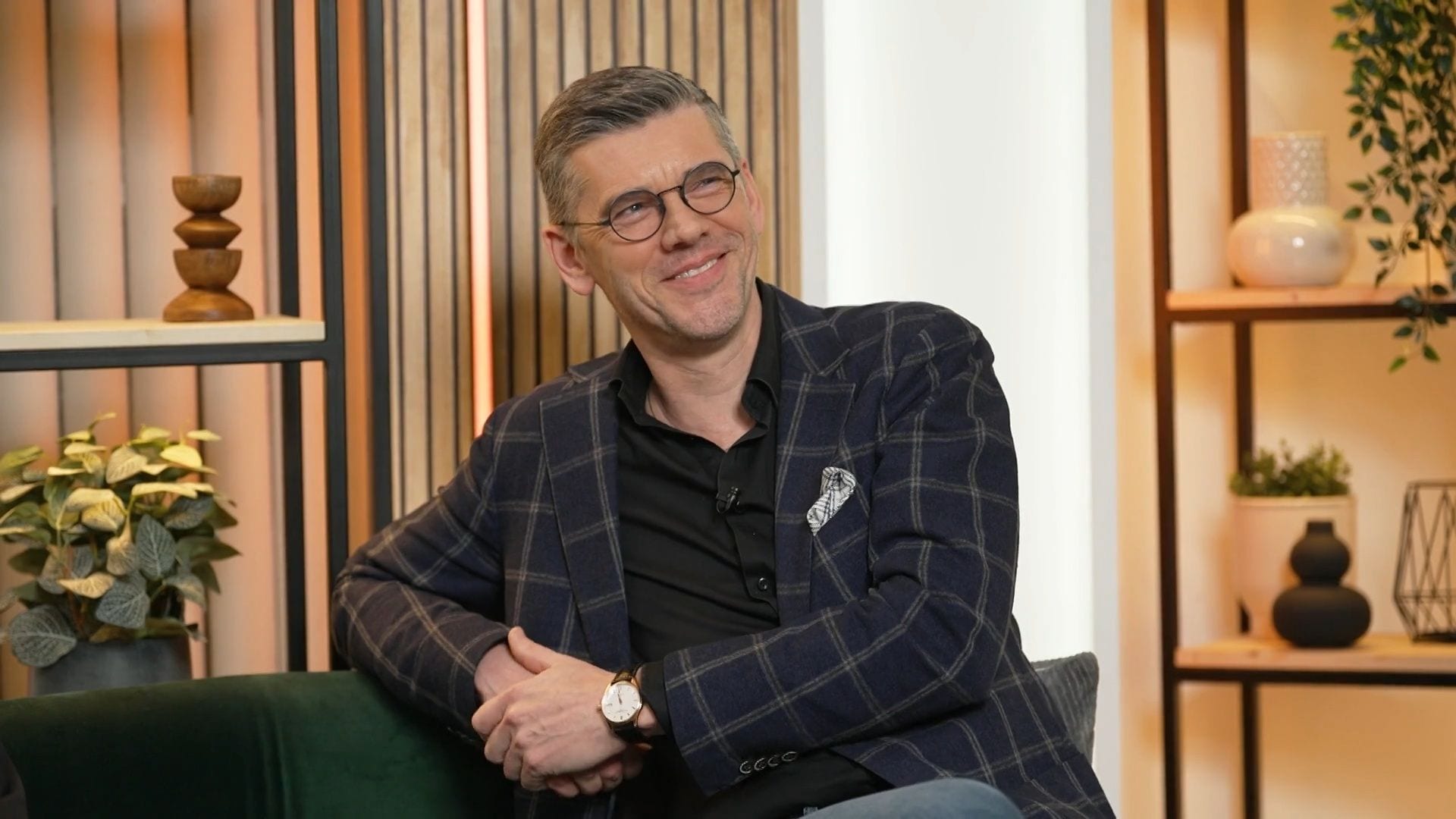 Aina studijā!