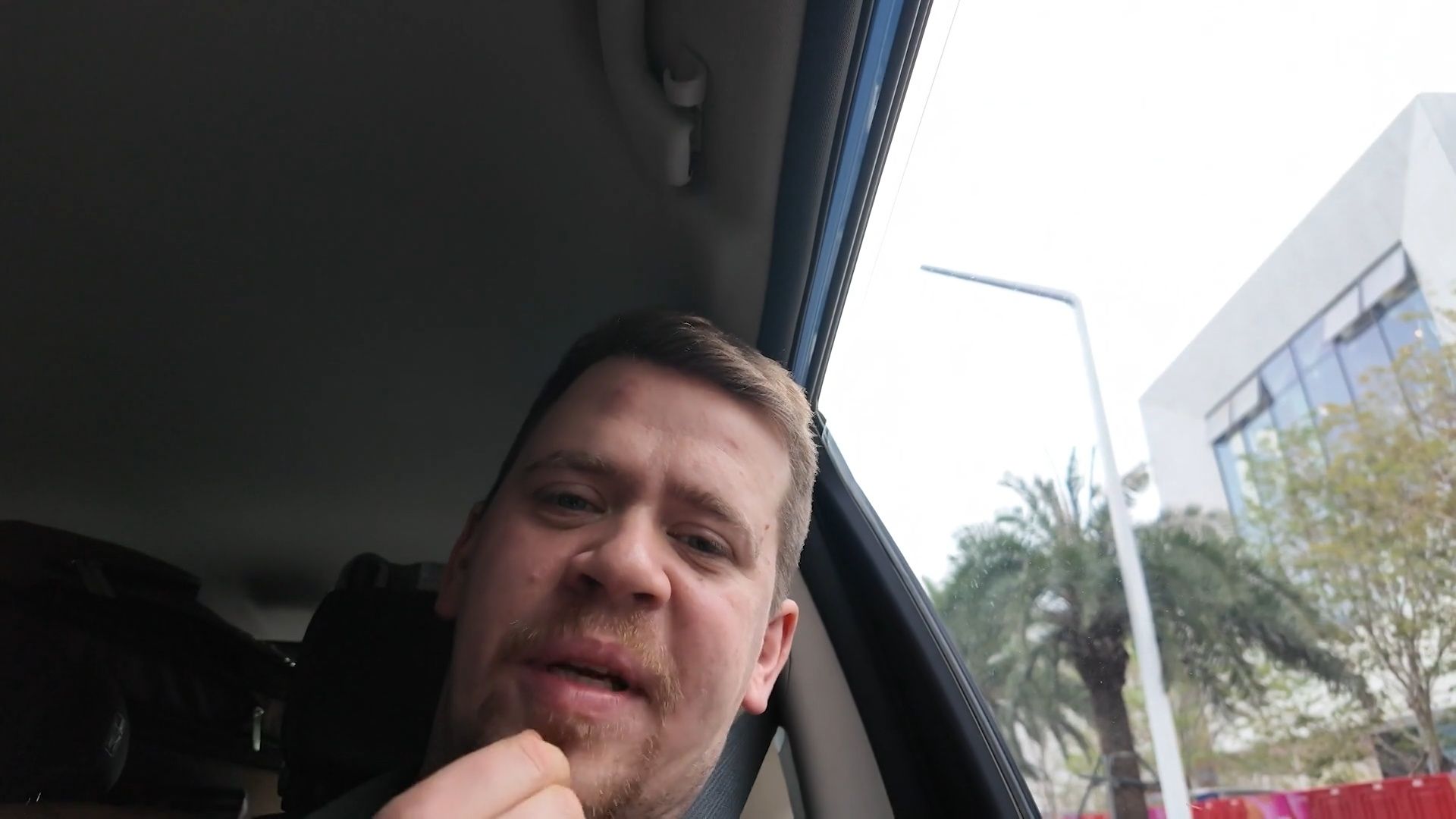 Četri uz koferiem